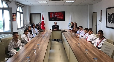 Şampiyon Sporculardan Kaymakam Memiş’e Ziyaret