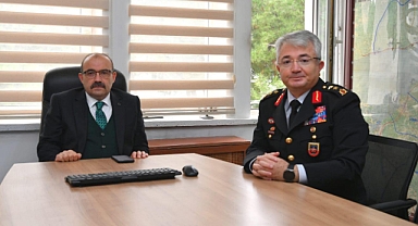 Vali Ustaoğlu, İl Jandarma Komutanlığı'nı Ziyaret Etti