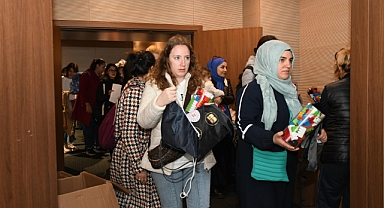 Anneler Spora, Çocuklar Oyuna