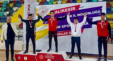 Balıkesir’de Yıldız Güreşçiler Kıyasıya Mücadele Etti