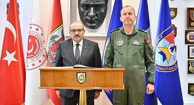 Balıkesir Valisi İsmail Ustaoğlu, Bandırma 6. Ana Jet Üs Komutanlığı’nı Ziyaret Etti ve Faaliyetleri İnceledi