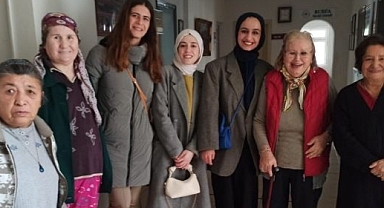 Burhaniye’de Öğrencilerden ‘Huzurevi’ Ziyareti