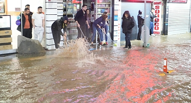 Edremit’te Sağanak Yağış Su Baskınlarına Neden Oldu