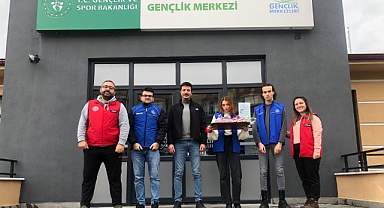 Gençlerden Regaip Kandilinde İnce Davranış