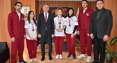 Gençlik ve Spor İl Müdürü Adem Özalp, Başarılı Sporcuları Ağırladı