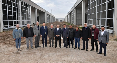 Vali Ustaoğlu, Altıeylül Ağaç İşleri Küçük Sanayi Sitesi Yapı Kooperatifi’ni Ziyaret Etti