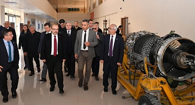 Vali Ustaoğlu, Balıkesir Üniversitesi Mühendislik Fakültesi'nde RE-You Projesi Laboratuvarı Çalışmalarını İnceleyerek Bilgi Aldı