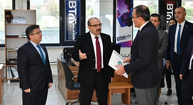 Vali Ustaoğlu, Balıkesir Üniversitesi Teknoloji Transfer Ofisi'nde İnovasyon ve Teknolojik Gelişmeleri İnceledi