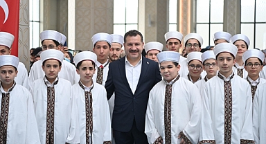 Yücel Yılmaz, Genç Hafızların Coşkusuna Ortak Oldu