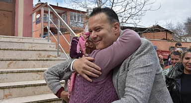 Altıeylül’ün Her Köşesinde Mesut Eray’a İlgi Yoğun