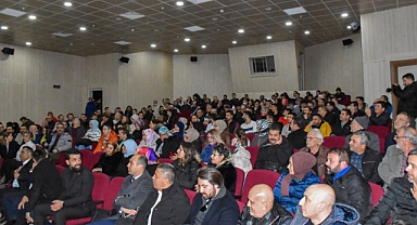 Balıkesir’de Çınaraltı Gençlik Söyleşilerinin Konuğu Mete Yarar Oldu