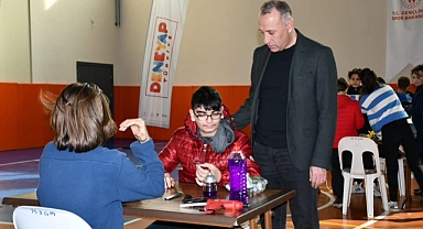 Balıkesir'de Gençlerin Enerji Projeleri Sergilendi