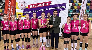 Balıkesir'de Midi Kızlar Voleybol Müsabakaları Sona Erdi