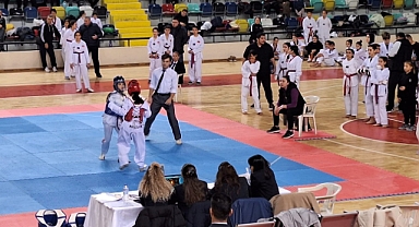 Balıkesir'de Tekvando Yıldızlar Teşvik Müsabakaları Gerçekleşti