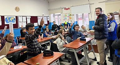 Balıkesir Gençlik ve Spor İl Müdürlüğü’nden Öğrencilere Hediye