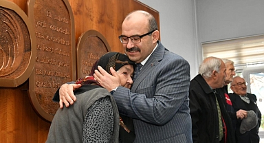 Balıkesir Valisi İsmail Ustaoğlu, Huzurevi Sakinleriyle Buluşarak Yaşlıların İhtiyaçlarını Dinledi