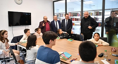 Balıkesir Valisi İsmail Ustaoğlu, Millet Kütüphanesi'nde Öğrencilerle Buluştu