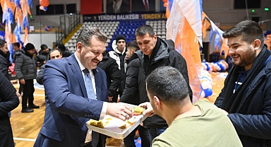 Başkan Yılmaz'dan Baklava İkramı