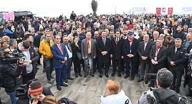 Başkan Yücel Yılmaz, Edremit Hamsi Festivali'ne Katıldı