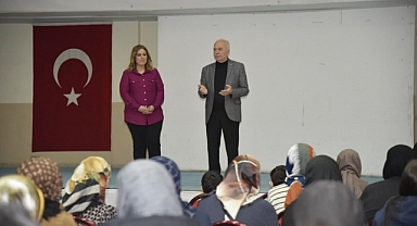 Dursunbey Belediye Başkanı Ramazan Bahçavan, Balat İşleyen Eller Kadın Kooperatifini Ziyaret Etti