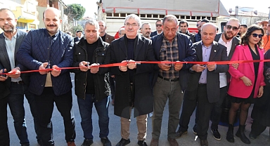 Ivrindi Belediye Başkanı Yusuf Cengiz, B&G Coffeeland Adlı Kafe Ve Kahveci Dükkanının Açılışına Katıldı