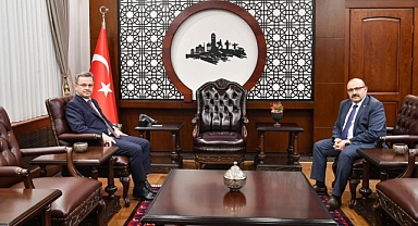 Manisa Valisi Enver Ünlü, Balıkesir Valisi İsmail Ustaoğlu'nu Ziyaret Etti