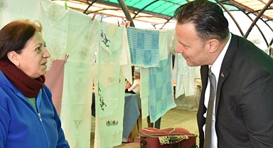 Mesut Eray, Hanımeli Pazarı'nda Kadın Esnafları Ziyaret Etti