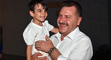 Miniklerin Yücel Yılmaz Sevgisi