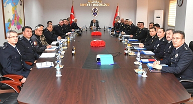 Vali Ustaoğlu Başkanlığında Gerçekleşen İl Emniyet Müdürlüğü Toplantısında Asayiş ve Güvenlik Konuları Ele Alındı