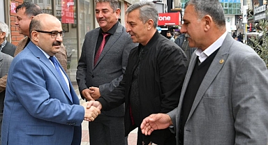 Vali Ustaoğlu, Edremit Muhtarlar Derneği'nde Muhtarlarla Buluştu ve Görüş Alışverişinde Bulundu