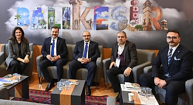 Vali Ustaoğlu, EMITT Fuarında Balıkesir ve Trabzon Standlarını Ziyaret Etti