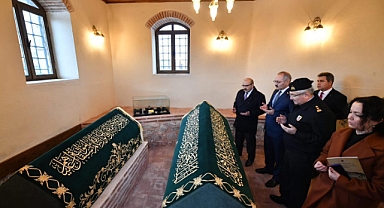 Vali Ustaoğlu, Halalca'daki Tarihi Türbeyi Ziyaret Etti