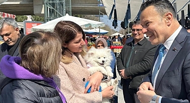 Altıeylül Belediye Başkan Adayı Mesut Eray, Cumartesi Pazarını Ziyaret Etti