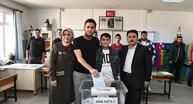 Altıeylül’ün Bağımsız Adayı Hasan Avcı, Ailesiyle Birlikte Oyunu Kullandı