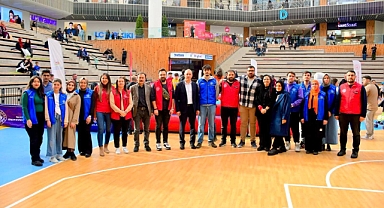 Balıkesir'de Keyifli Etkinlik: Sosyal Medyadan Sosyal Meydana