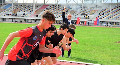 Balıkesir’de Okul Sporları Atletizm Yarışmaları Heyecanı