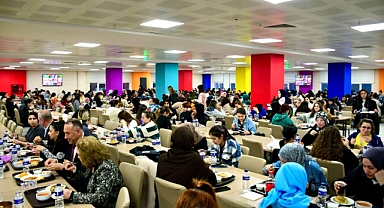 Balıkesir Gençlik ve Spor İl Müdürü Adem Özalp, Balıkesir Kız Yurdu’nda Öğrencilerle İftar Yaptı