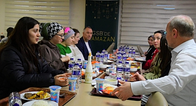 Balıkesir Gençlik ve Spor İl Müdürü Adem Özalp, Bigadiç Kız Yurdu’nda Kalan Öğrencilerle İftar Yaptı