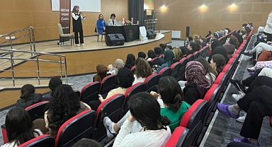 Balıkesir Kız Yurdu'nda Kadınların Geleceği Üzerine Söyleşi Gerçekleştirildi