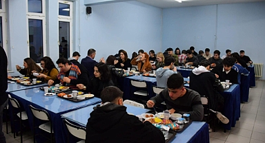 Balıkesir Milletvekili ve İl Müdürü Gençlerle İftarda Buluştu