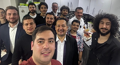 Başkan Yılmaz, Öğrenci Evinde Sahur Yaptı