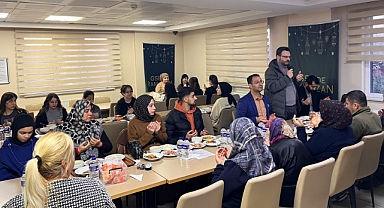 Bigadiç Kız Yurdu Şehit Aileleri ve Depremzedeleri İftar Yemeğinde Ağırladı