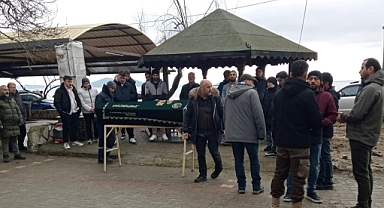 Hayatını Kaybettiği Marmara Denizi’nin Kıyısına Defnedildi   