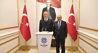 Hulusi Akar, Balıkesir Valiliği’ni Ziyaret Etti