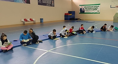 Kepsut'ta Mehmet Akif Ersoy'u Anma Etkinliği: Öğrenciler Şairin Eserlerini İnceledi