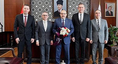 Kütüphane Haftası'nda Vali Ustaoğlu'na Ziyaret