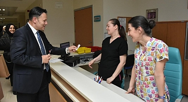 Mesut Eray, Balıkesir Şehir Hastanesi'nde Kadın Sağlık Personelini Ziyaret Etti