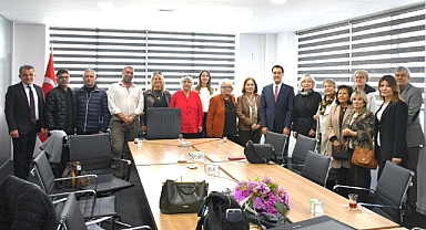 Muhammed Vurmaz, Edremit Yardım Sevenler Derneği'ni Ziyaret Etti