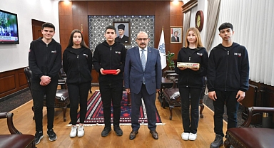 Öğrencilerden Vali Ustaoğlu'na Özel Ziyaret