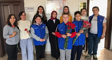 Spor Okulları Öğrencileri ve Gönüllüler, Havran Gençlik ve Spor İlçe Müdürlüğü Personelinin Kadınlar Gününü Kutladı